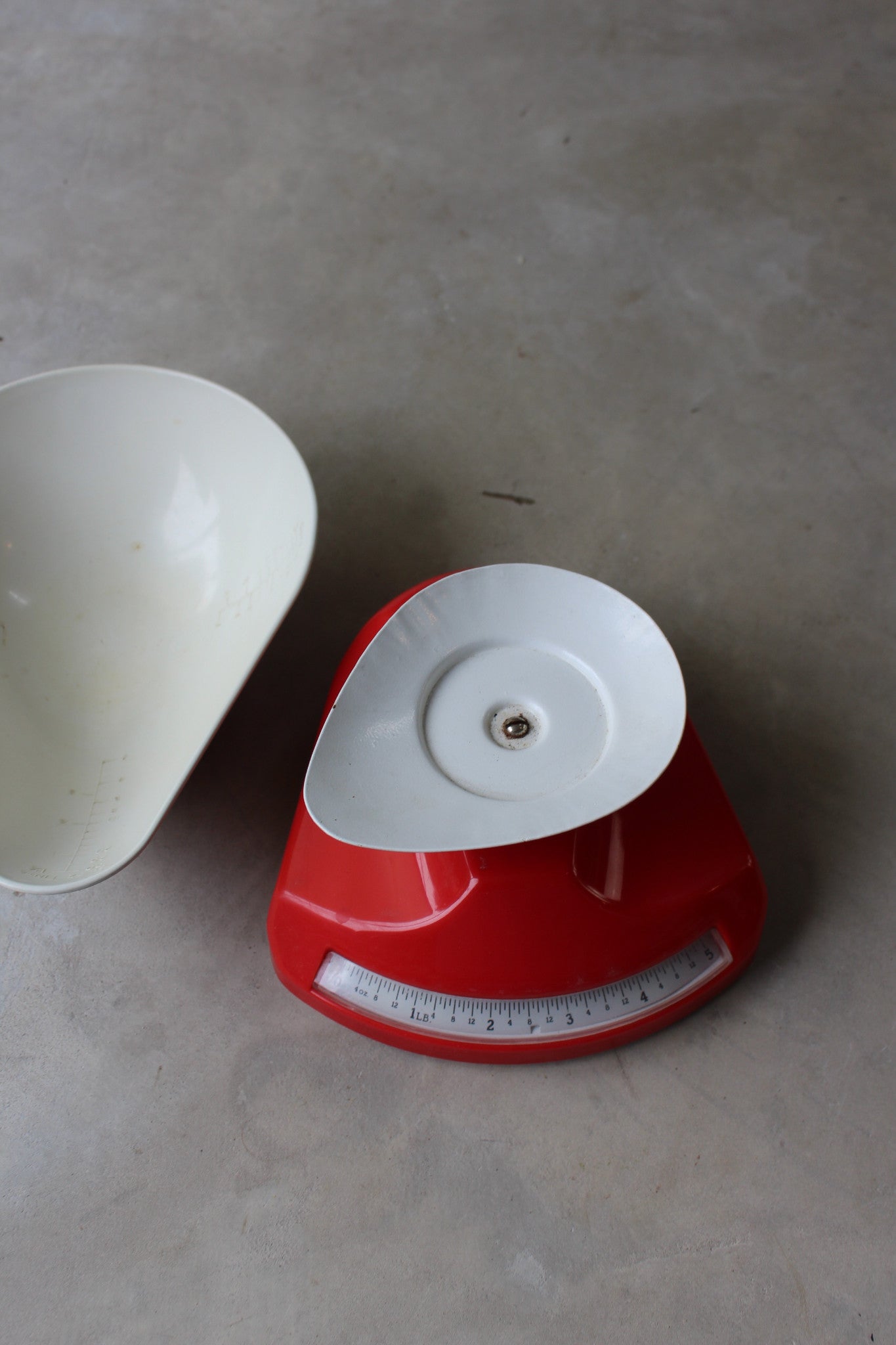 Retro Red Salter Kitchen Scales - Kernow Furniture