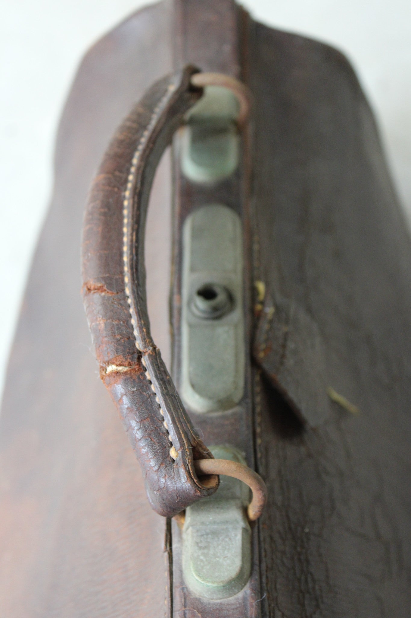 Leather Gladstone Bag - Kernow Furniture