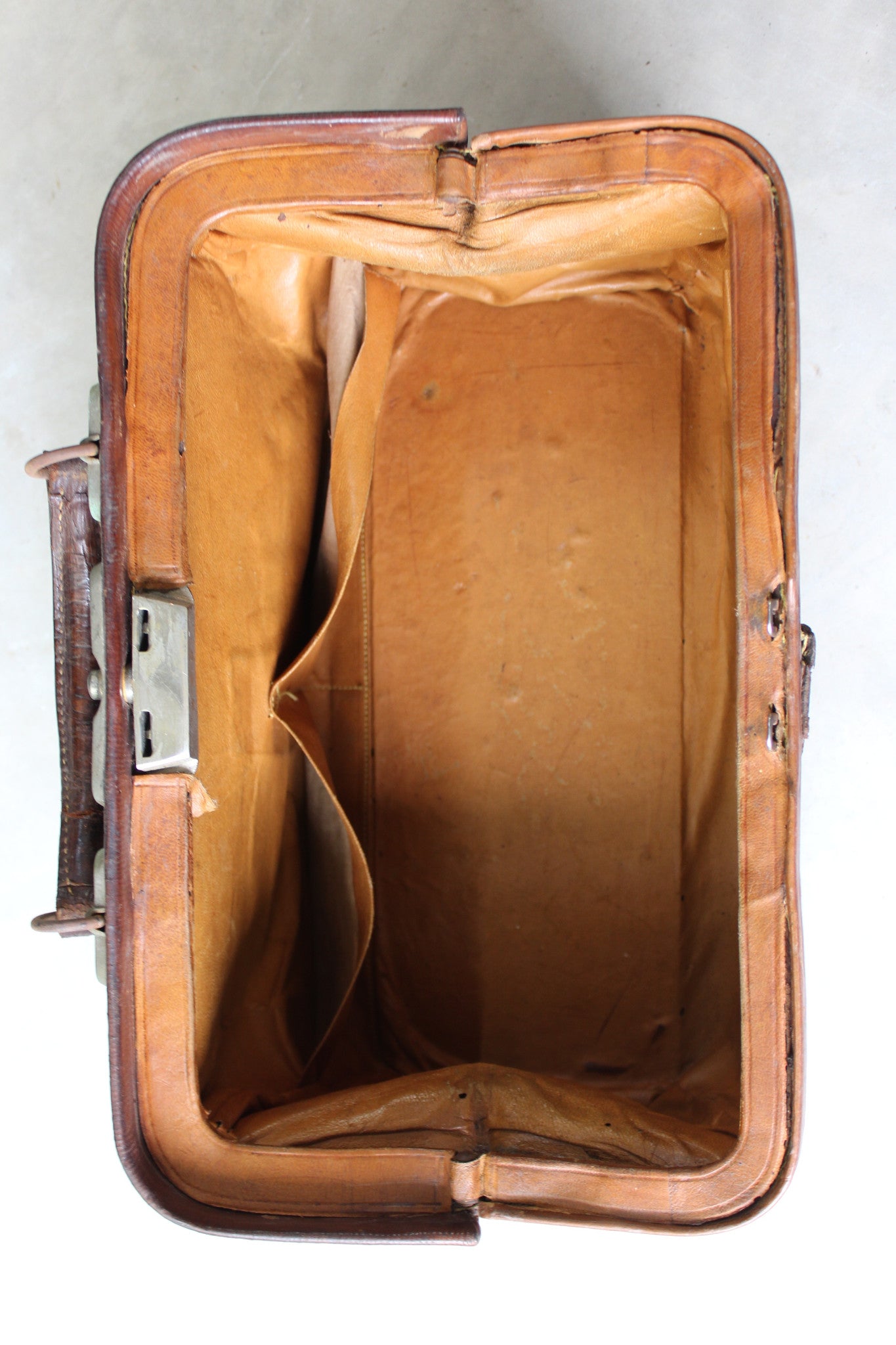 Leather Gladstone Bag - Kernow Furniture