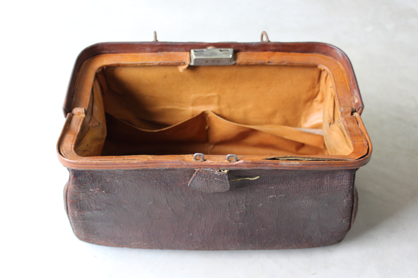 Leather Gladstone Bag - Kernow Furniture