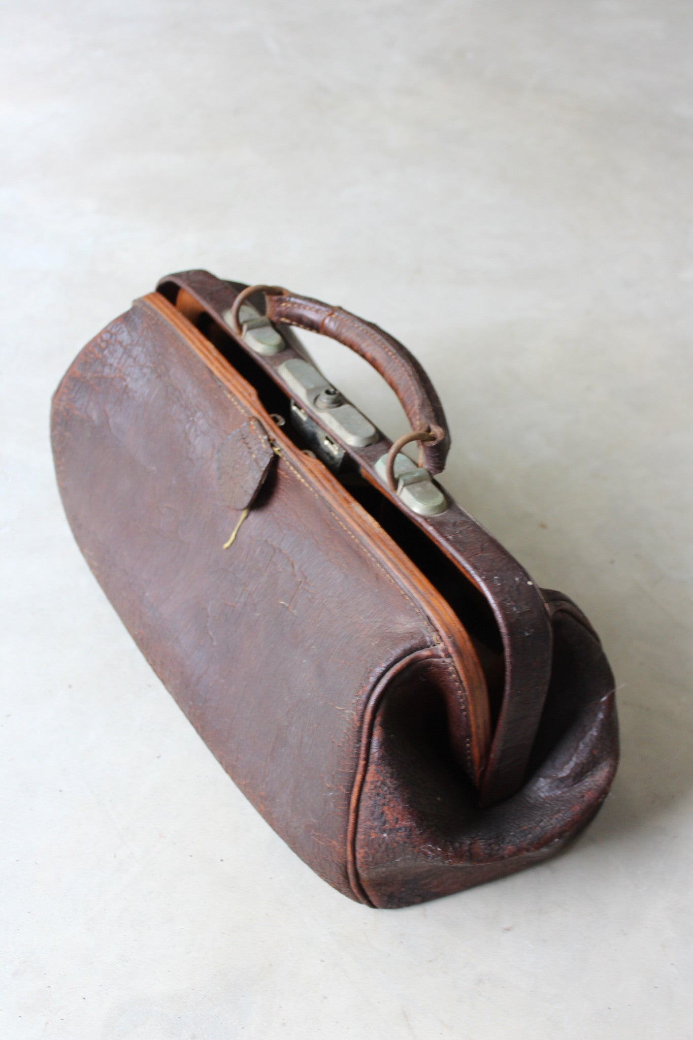 Leather Gladstone Bag - Kernow Furniture