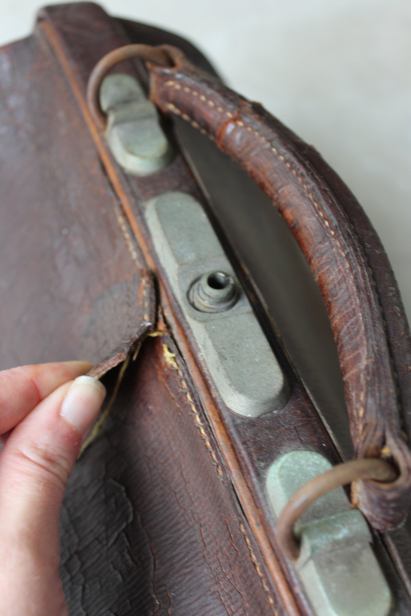 Leather Gladstone Bag - Kernow Furniture