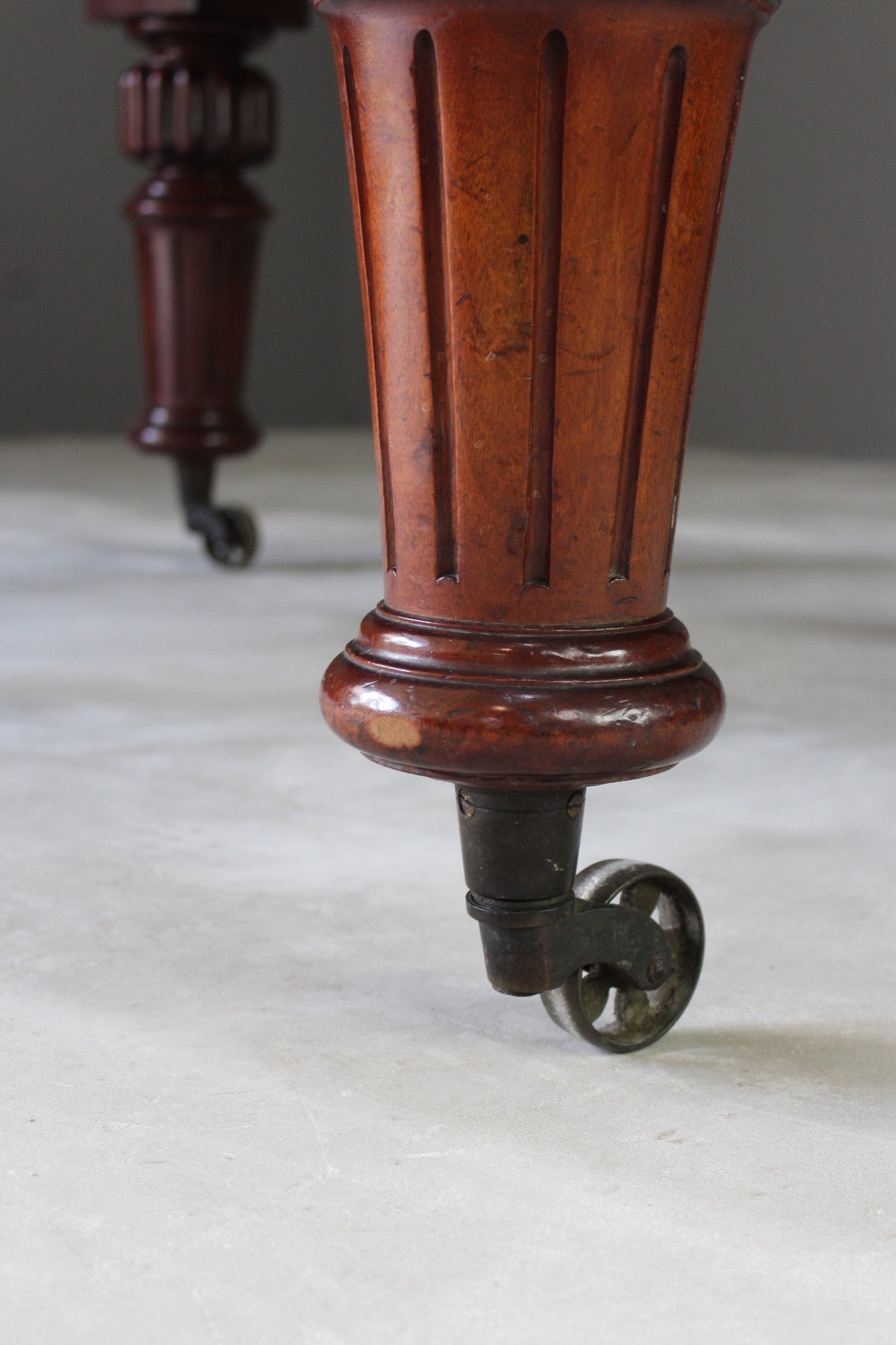 Large Victorian Mahogany Extending Dining Table - Kernow Furniture