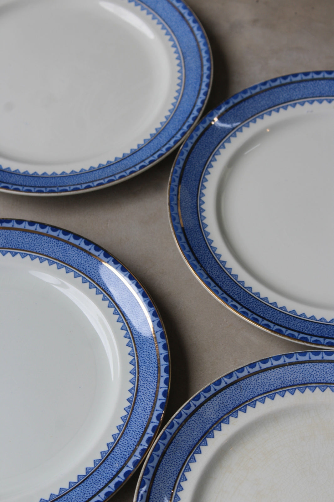 4 Antique Blue & White Dinner Plates - Kernow Furniture