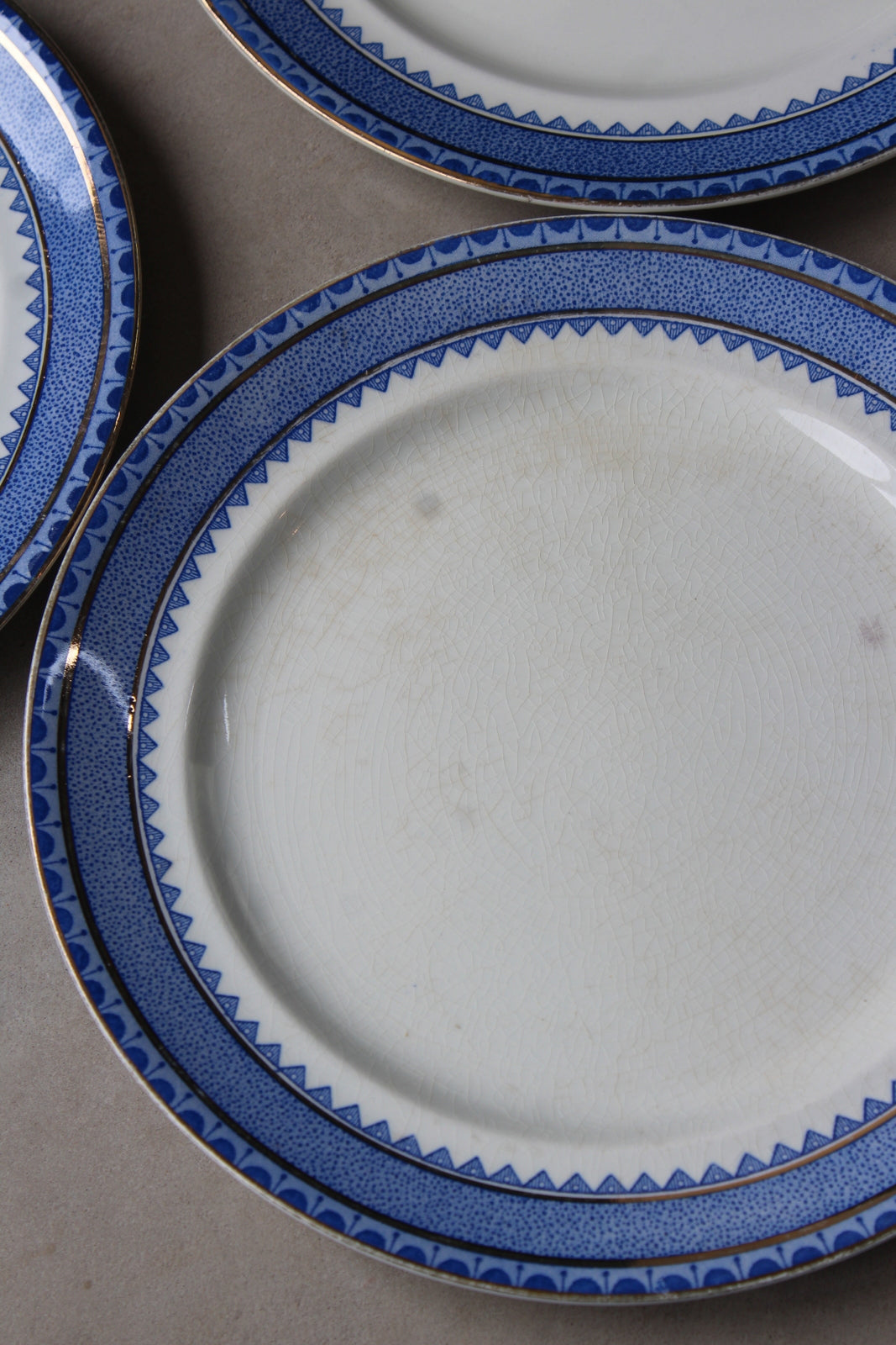 4 Antique Blue & White Dinner Plates - Kernow Furniture