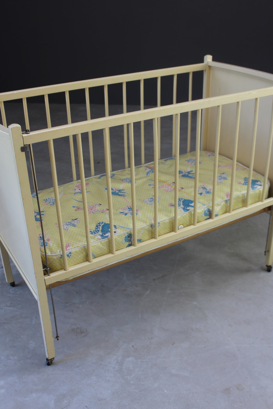 Retro Wooden Childs Cot - Kernow Furniture